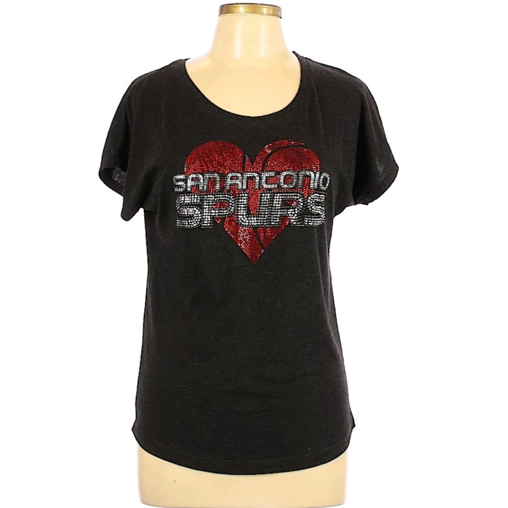 San Antonio Spurs NBA Basketball Short-Sleeved T-Shirt!